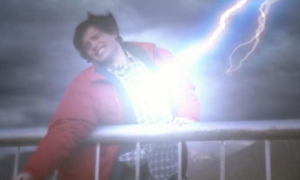 6. Что происходит с организмом человека во время удара молнии?