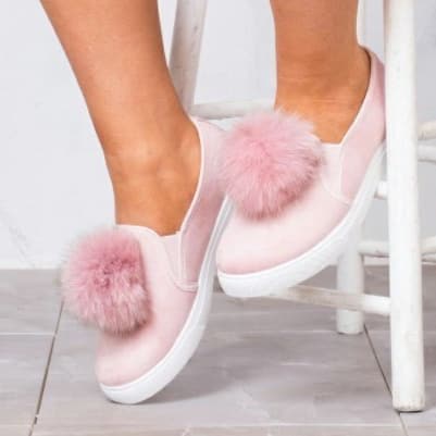 13. Эти розовые помпоны, которые девушки цепляют ко всему подряд