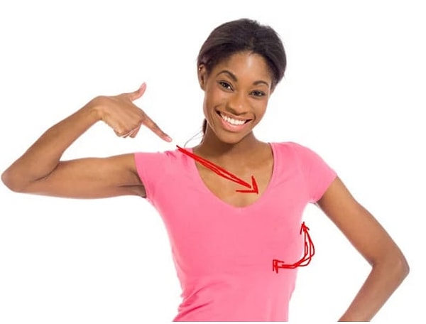 1. Выправляют грудь из чашечки бюстгальтера, чтобы придать ей объема и почувствовать комфорт и тепло