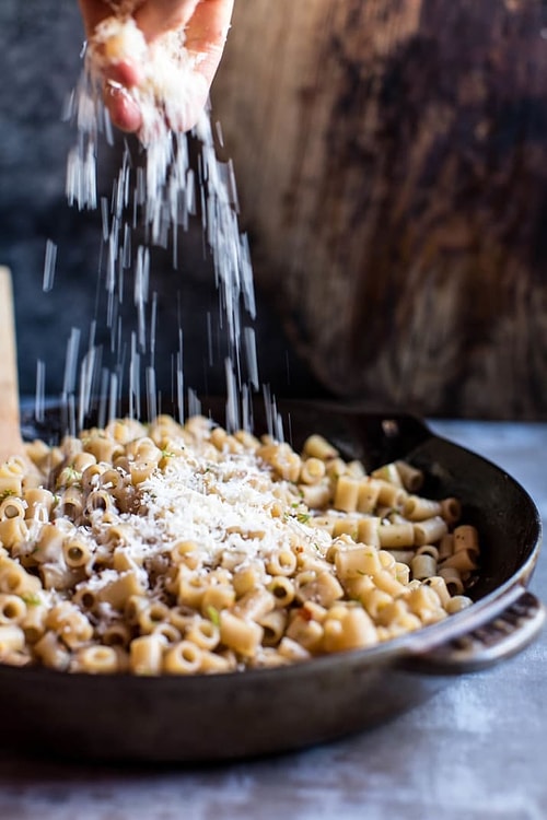 Makarnanızı İtalyan usülü pilav (risotto) pişirir gibi pişirin.