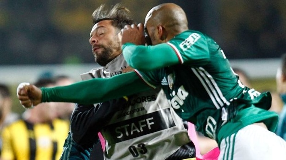 Maç Sonu Rakip Oyuncular Tarafından Kovalanan Felipe Melo Rakibine Yumruk Attı