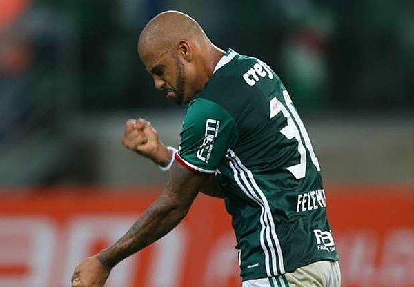Copa Libertadores Grup 5'te Palmeiras CA Penarol'a konuk oldu. Ancak maçtan çok, Palmeiras forması giyen eski Galatasaraylı Felipe Melo gündeme oturdu.