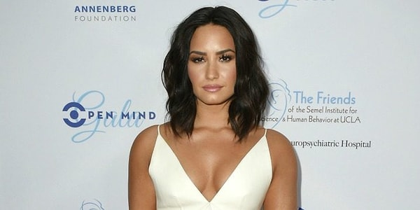 8. Деми Ловато тоже решила укоротить волосы к весне.