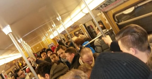 13. Общественный транспорт в час пик. М - Мечта.