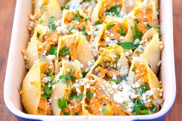 1. Запеченные конкильони с курицей и сыром