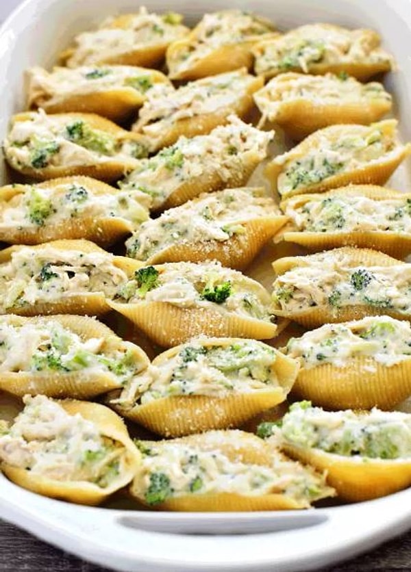 4. Конкильони с соусом Бешамель и брокколи