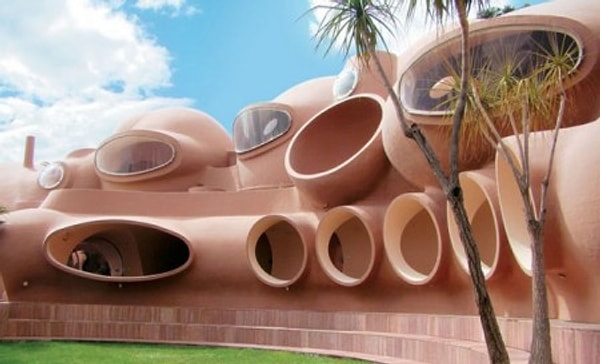 2. Вилла занимает площадь в тысячу двести квадратных метров