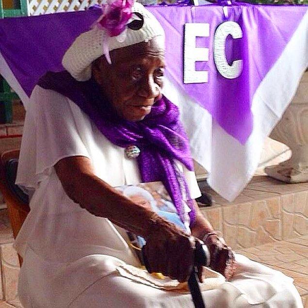 Duanvale, Jamaika'da doğan Violet, 1900 yılının Mart ayında dünyaya gözlerini açtı.