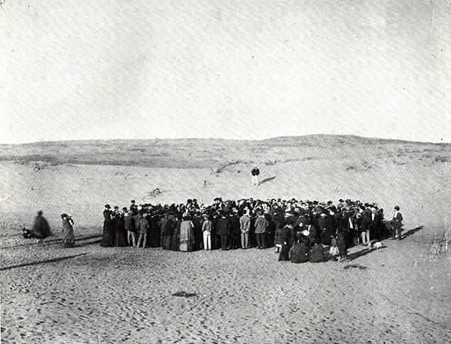 35. About 100 people organizing a terrain lottery at the area which would be called Tel Aviv later. | 1909