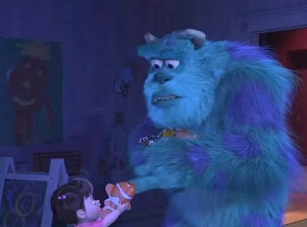 12. Когда Джеймс Салливан находится в комнате малышки Бу, он поднимает с пола ее игрушки, и одна из них — Немо из "В поисках Немо"