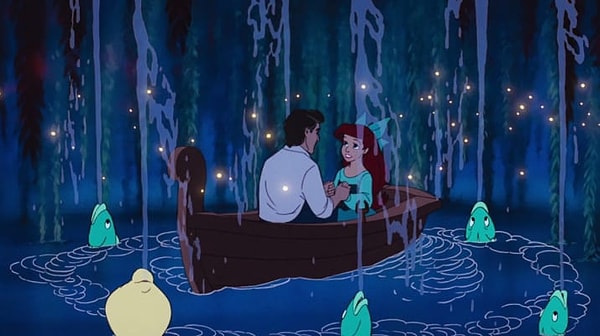 2. Устройте романтическое "путешествие" на лодке по реке или водохранилищу в вашем городе