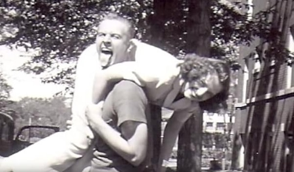 8. Заставляйте друг друга смеяться.