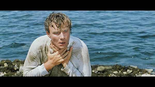 4. Кстати, сцена получилась настолько хорошо, что на крики Миронова "Спасите! Помогите! Мамочка-а-а!" приплыли настоящие спасатели на катере.