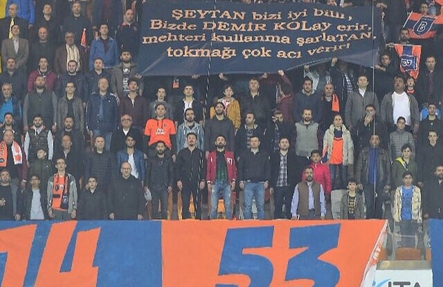 Ve Başakşehirli taraftarlar da Rıdvan Dilmen ve Mehmet Demirkol'a yönelik tehdit içerikli bu pankartı açmıştı.