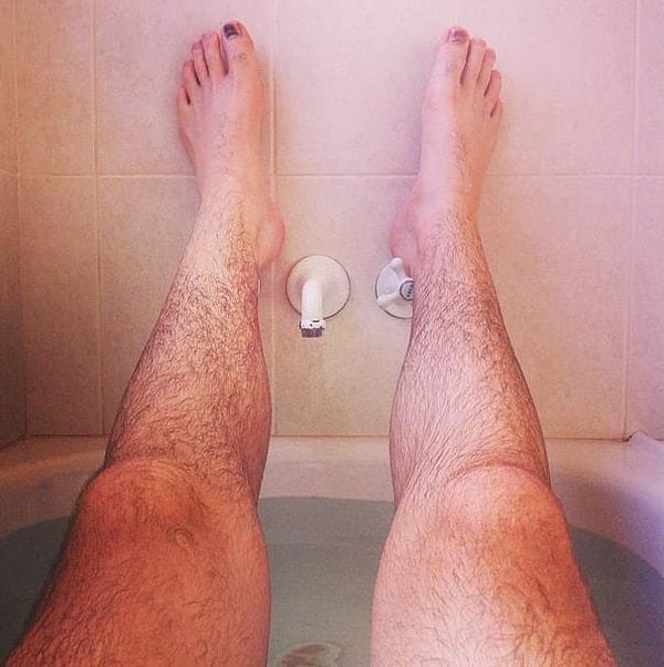 17. Beraber banyoya girmek istiyorsanız bacaklarınızın üşüyeceğini bilin.