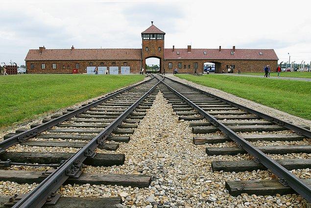 3. Kullanımda olduğu dört buçuk yıl boyunca Auschwitz'de ölen insanların sayısı 1.1 milyondur.