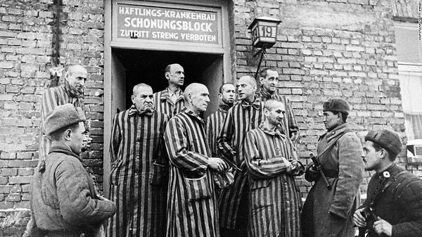 6. Kampta Yahudilere ek olarak 150,000  Polonyalı, 23,000 Roman ve Sinti, 15,000 Sovyet savaş tutsağı ve 400 Yehova Şahidi hüküm giymiştir.