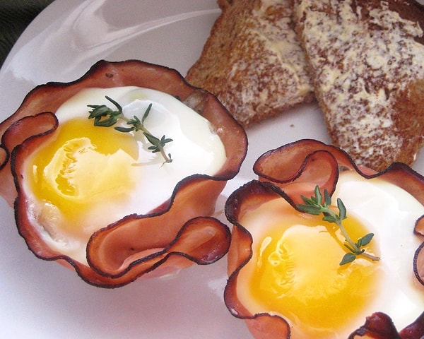 6. Яичные маффины в ветчине