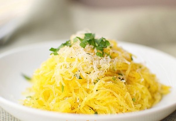 5. Спагетти из тыквы сквош с томатным соусом