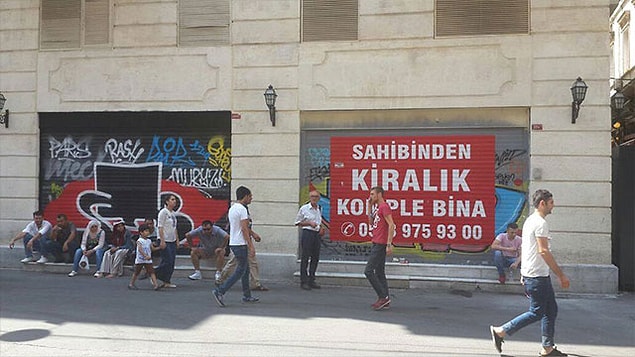 Umuyoruz ki bu hummalı çalışmalar, bize özlediğimiz İstiklal Caddesi'ni yeniden kavuştursun.