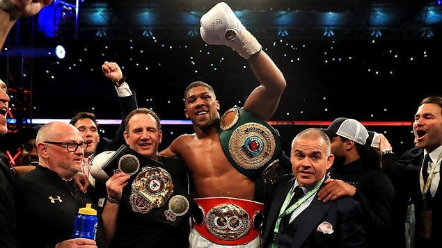 27 yaşındaki Anthony Joshua, 19. maçını da nakavtla kazanırken,