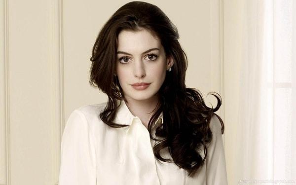 2. Anne Hathaway çok sıkı bir Katolik olarak yetiştirildi; aslında yetişkin hayatının büyük bir bölümünde inancına ve değerlerine bağlı kaldı fakat...