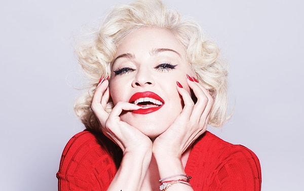 7. Popüler kültürün gelmiş geçmiş en müstehcen ürünlerini yaratan Madonna'nın ailesinin çok çok sıkı Katolikler olduğunu söylesek? :)