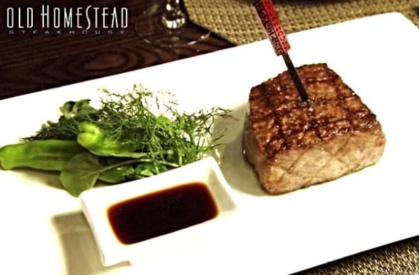 10. Стейк из японской мраморной говядины "А5" в "The Old Homestead Steakhouse" (Нью-Йорк) обойдётся вам в $350