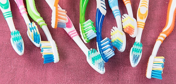 7. Воспользовались бы вы зубной щёткой, которая принадлежит кому-нибудь из вашей семьи?