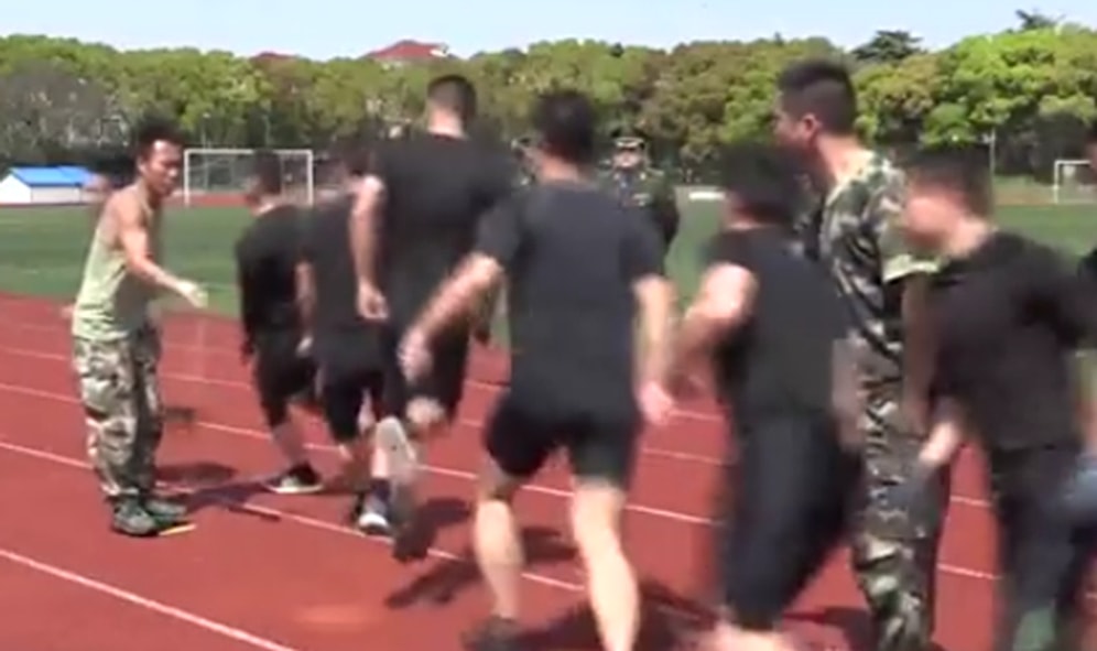 Çinli İtfaiyecilerin Eğlenceli Eğitim Görüntüleri