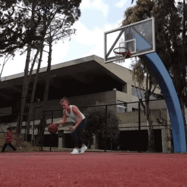 14. Aşırı pratikle ve azıcık şansla potaya şahane bir basket atan basketbolsever kadın. 🏀