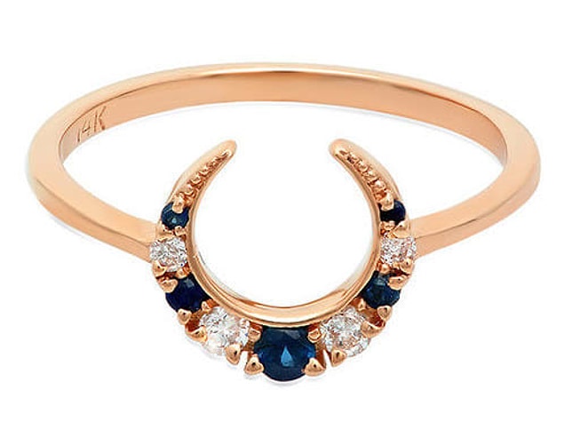 #8 Shaped like a crescent, another minimalist piece that won our hearts! 😍