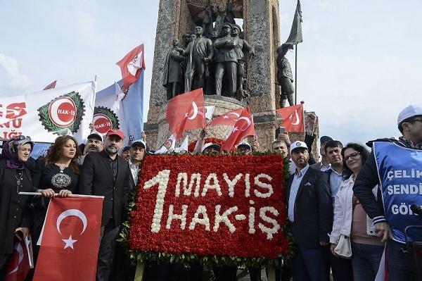 09:10  | Hak-İş polis eşliğinde Taksim Meydanı’na girerek çelenk bıraktı.