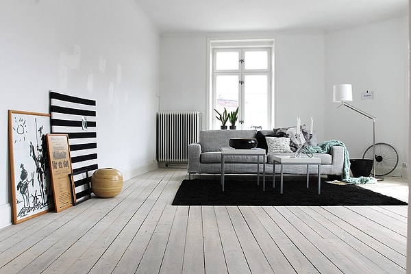 6. Внимание гостей больше всего привлекает(-ют)...