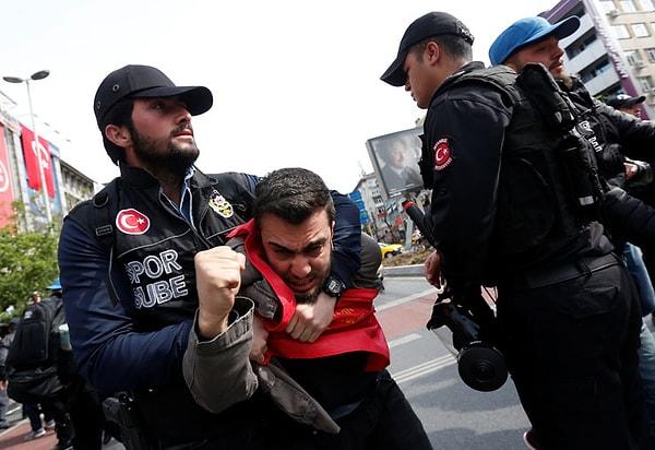 10:00 | Beşiktaş Barbaros Bulvarı’ndan Taksim’e yürümek isteyen HKP üyeleri gözaltına alındı.
