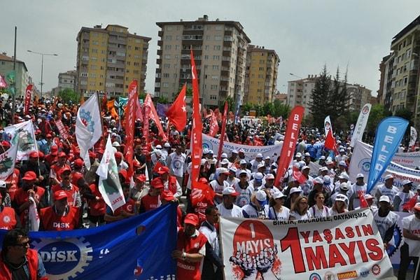 15:25  | Eskişehir’de işçi sınıfının birlik, mücadele ve dayanışma günü olan 1 Mayıs 5 yıl aradan sonra ilk kez ortak kutlandı.