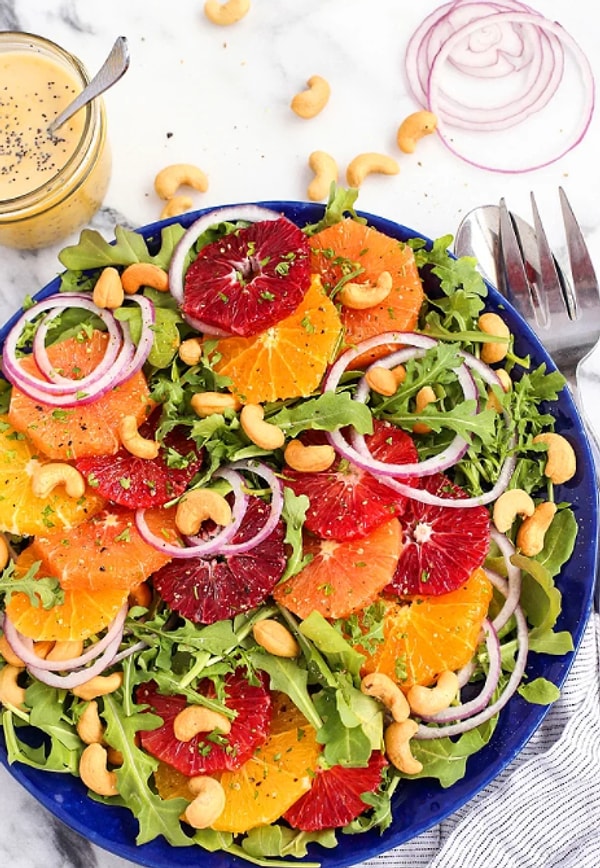 3. Необычный фруктовый салат с луком