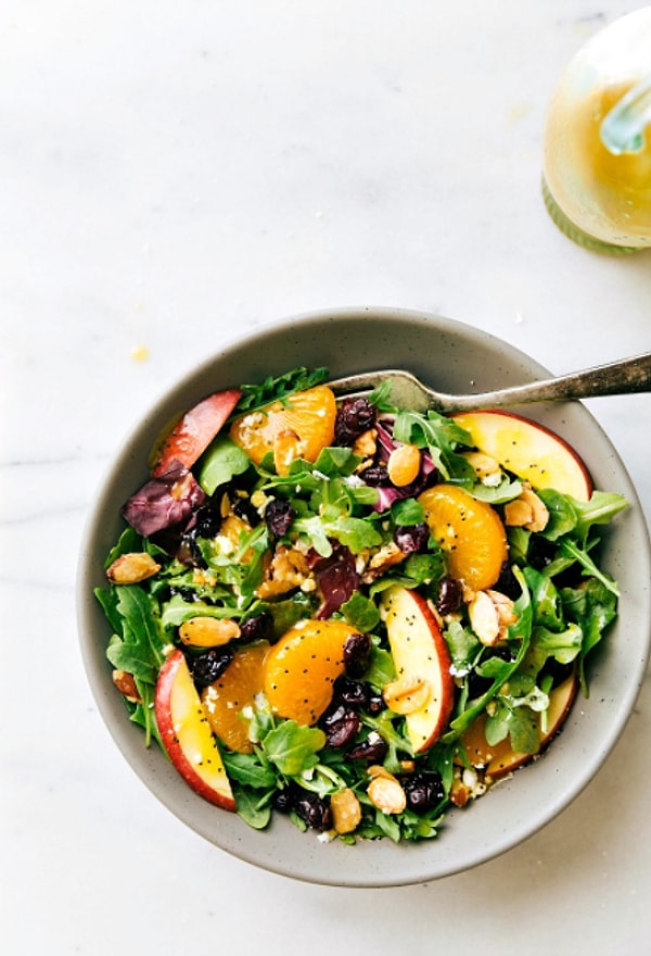 4. Зеленый салат с персиком