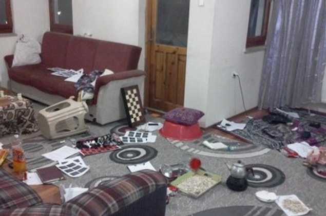2. Uzun bir süre bu gecelik yatağınızın üzeri ve çevresi boşaltılır, bu uzun süre sandığınızdan daha uzun sürer! Malum savaş alanı gibi ortalık...