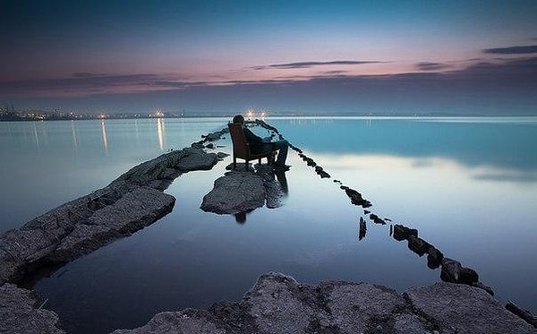 19. Когда люди уходят — отпускай. Судьба исключает лишних. Это не значит, что они плохие. Это значит, что их роль в твоей жизни уже сыграна.