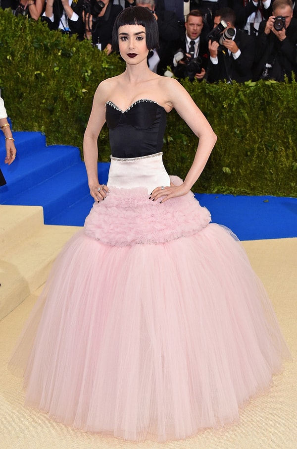 57. Лили Коллинз