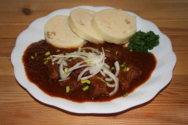 3. Bol soslu: Gulas!