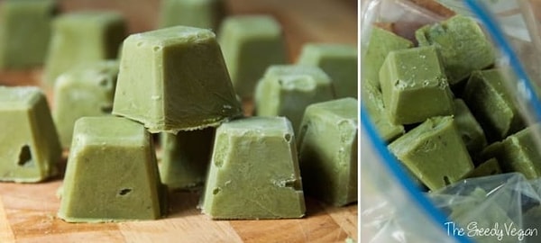 2. Или заморозьте пюре из авокадо в кубиках для приготовления смузи