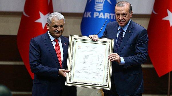 AKP 1. Olağanüstü Büyük Kongresi'yle 27 Ağustos 2014'te partiden ayrılan Erdoğan, partisine 979 gün sonra yeniden üye olarak döndü.