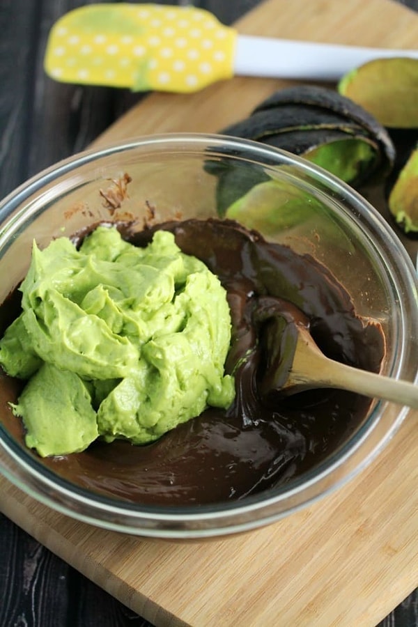 8. Используйте авокадо вместо сливочного масла в выпечке