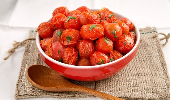 Hep Arka Planda Kalan Gözü Yaşlı Domatesin Aslında Bir Yıldız Olduğunu Kanıtlayan 12 Tarif