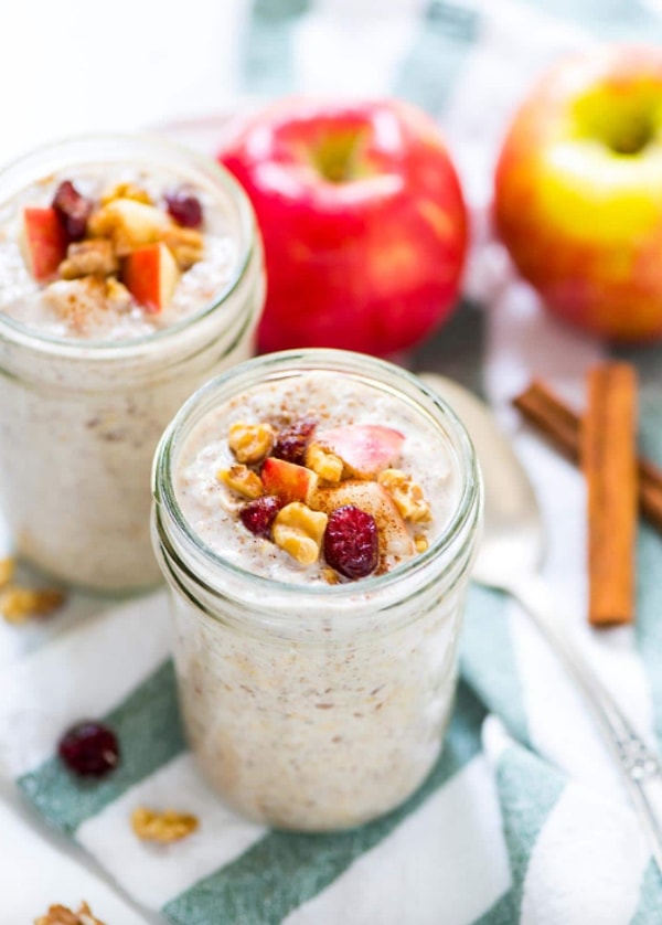 5. Йогурт с овсянкой и яблоком на завтрак