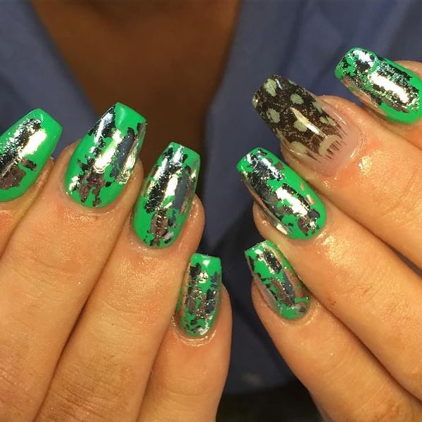 12. Самый безобидный вариант - с птичьим пером.