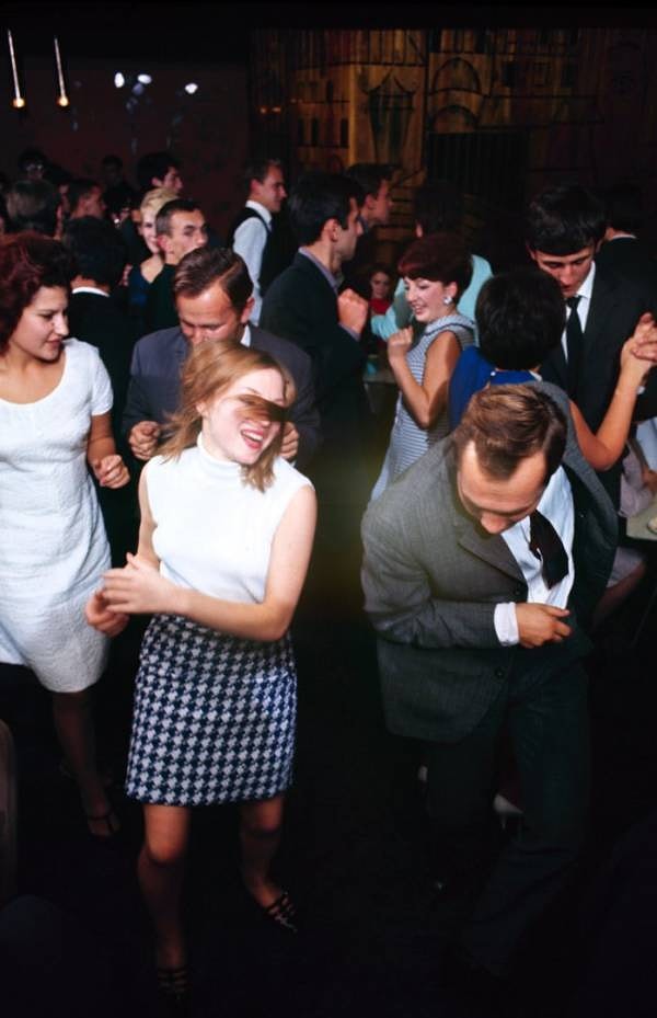 2. На дискотеке в Ленинграде