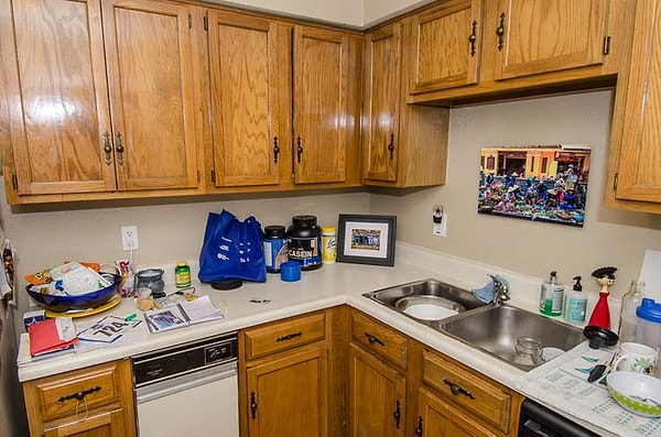 4. Ошибка: Слишком много вещей на плоских поверхностях в кухне